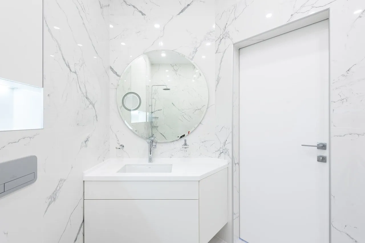 طراحی حمام مجلل با آجر سفید